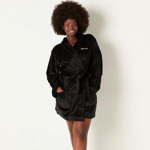 Victoria’s Secret Black Fuzzy Robe ✨